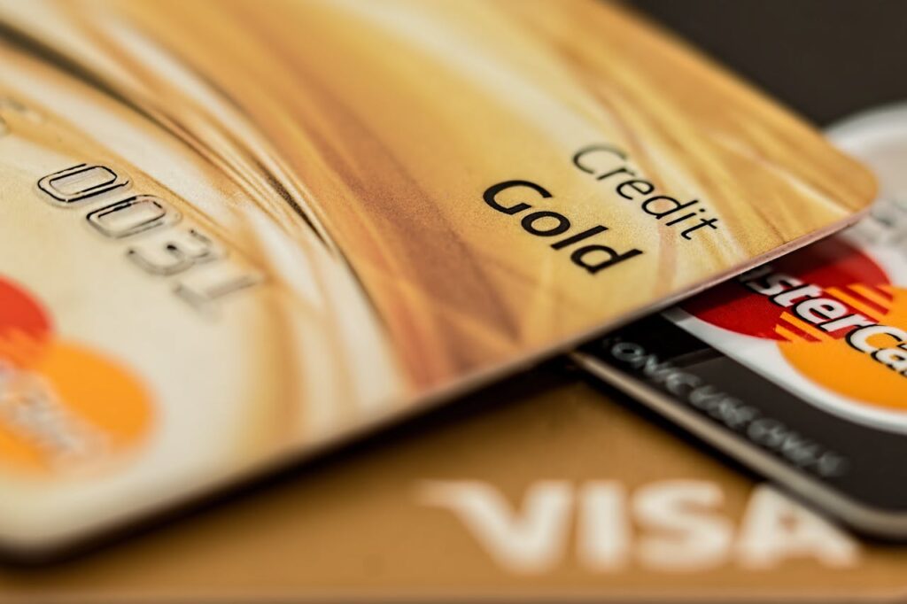 有VISA和Ｍastercard的信用卡交疊在一起