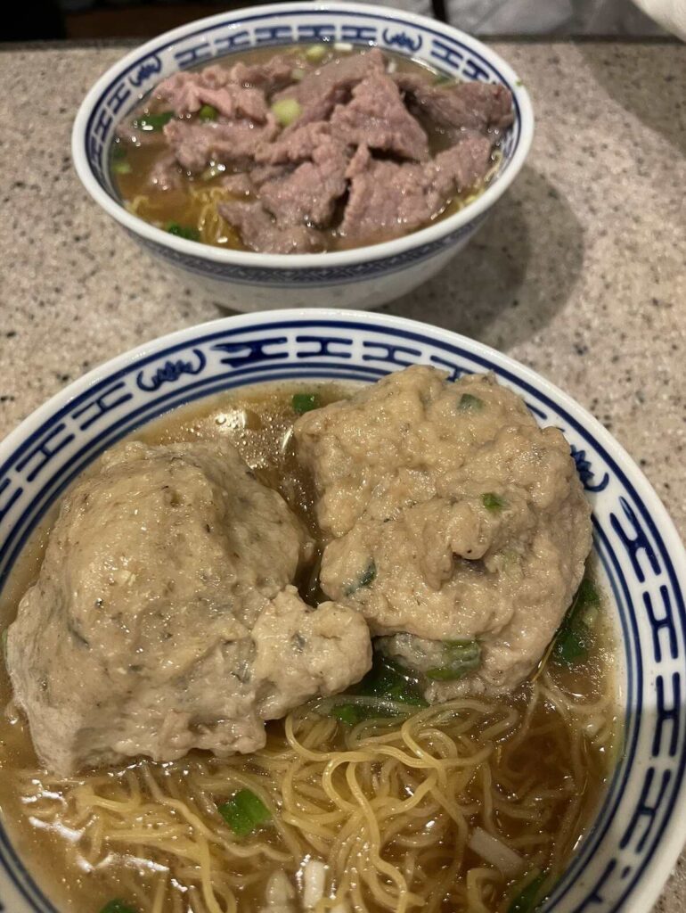 鮮鯪魚球麵+鮮牛肉麵
